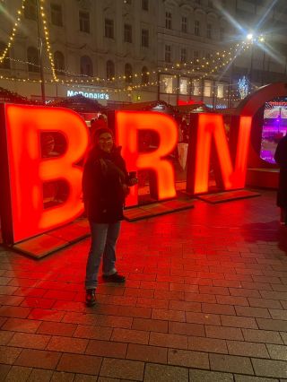 Vítáme v Brně @regula.rvr Regulu Rudolf von Rohr ze Švýcarska. Včera jsme si užili atmosféru brněnských vánočních trhů a...